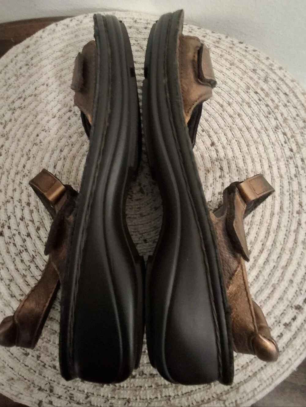 Naot Women's Metallic Bronze Adjustable Strap Sandals Size 39.